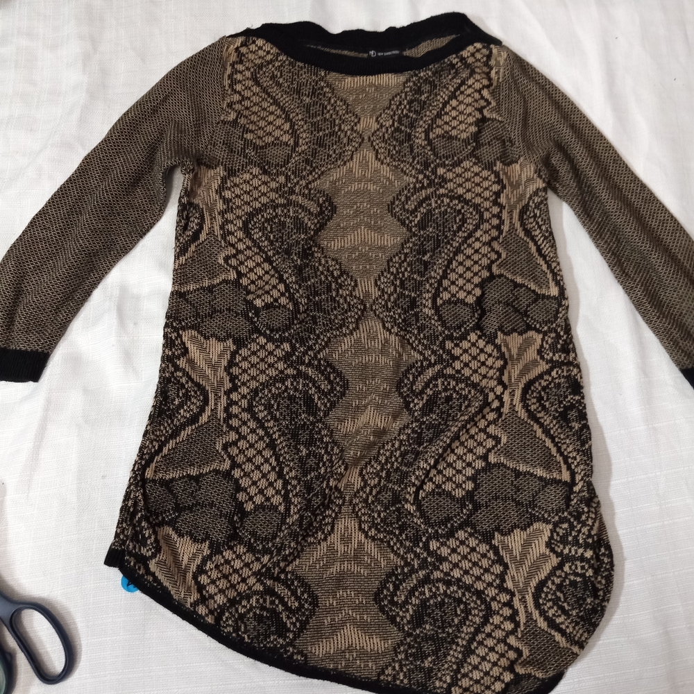 New Directions Black and Tan Textured Sweater